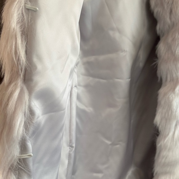 Faux Fox Fur Blush Color Vest with Plush Texture and Mid-Thigh Length - Picture 8 of 10